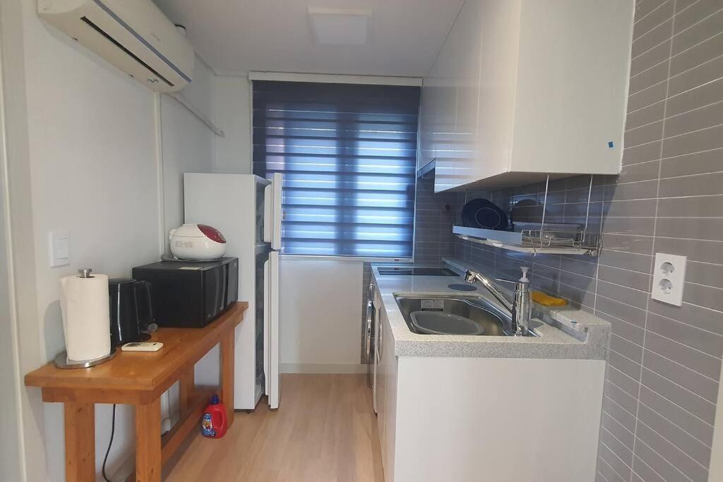 Hyuns 301 - Station 5 Min By Walk Apartment Seoul